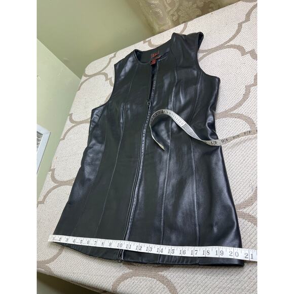 Vintage Danier Italian Soft Leather zip up vest, size medium, made in Canada - Picture 7 of 13